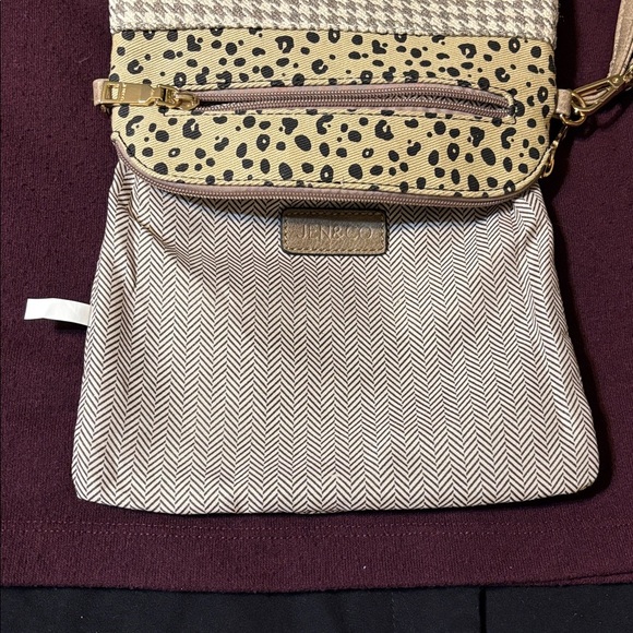Jen &Co.- Crossbody Bag/wristlet - Picture 9 of 14